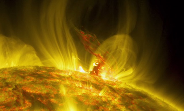 太陽の噴火 1