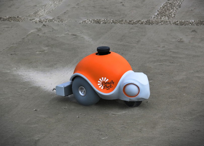 『BeachBot』砂に絵を描ける亀型ロボット