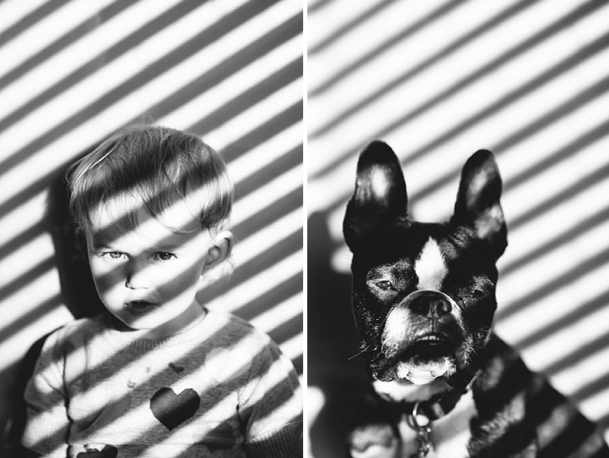 白黒写真でファッショナブルに娘と愛犬