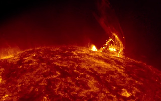 太陽の噴火 3