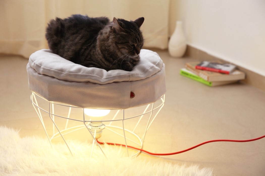 猫用座布団を暖かくする室内ランプ