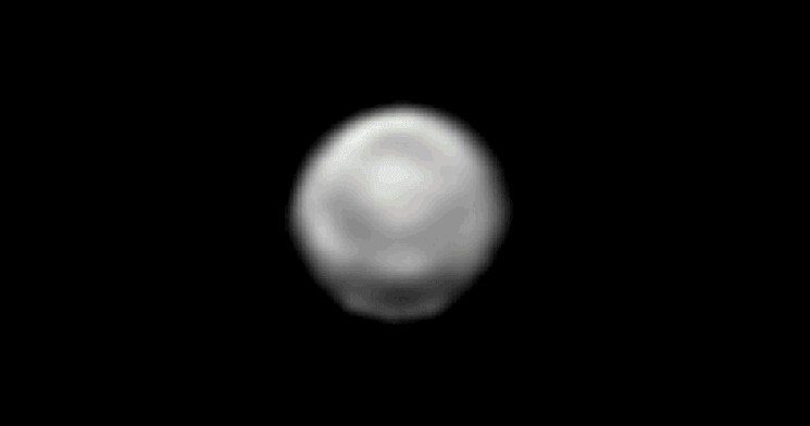 冥王星の拡大画像