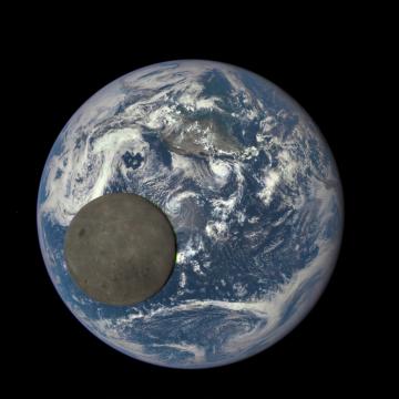 月の裏側を撮影した写真【宇宙画像】