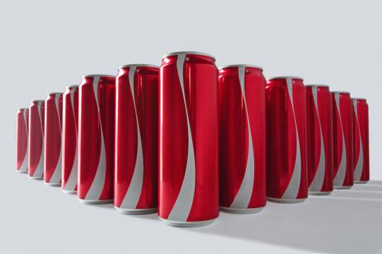 コカコーラの缶からCoca-Colaのロゴを消したコカコーラ缶