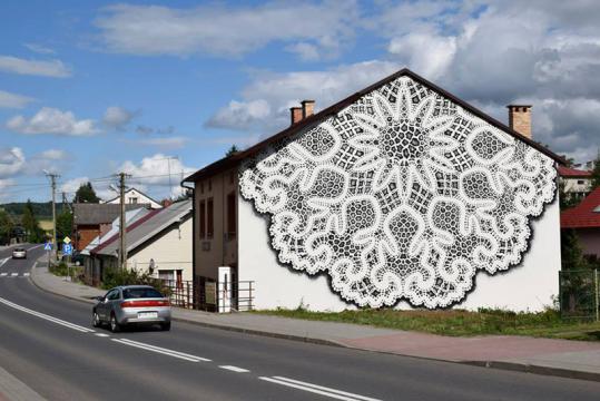 レース装飾のような壁画で家をメルヘンチックにするストリートアート